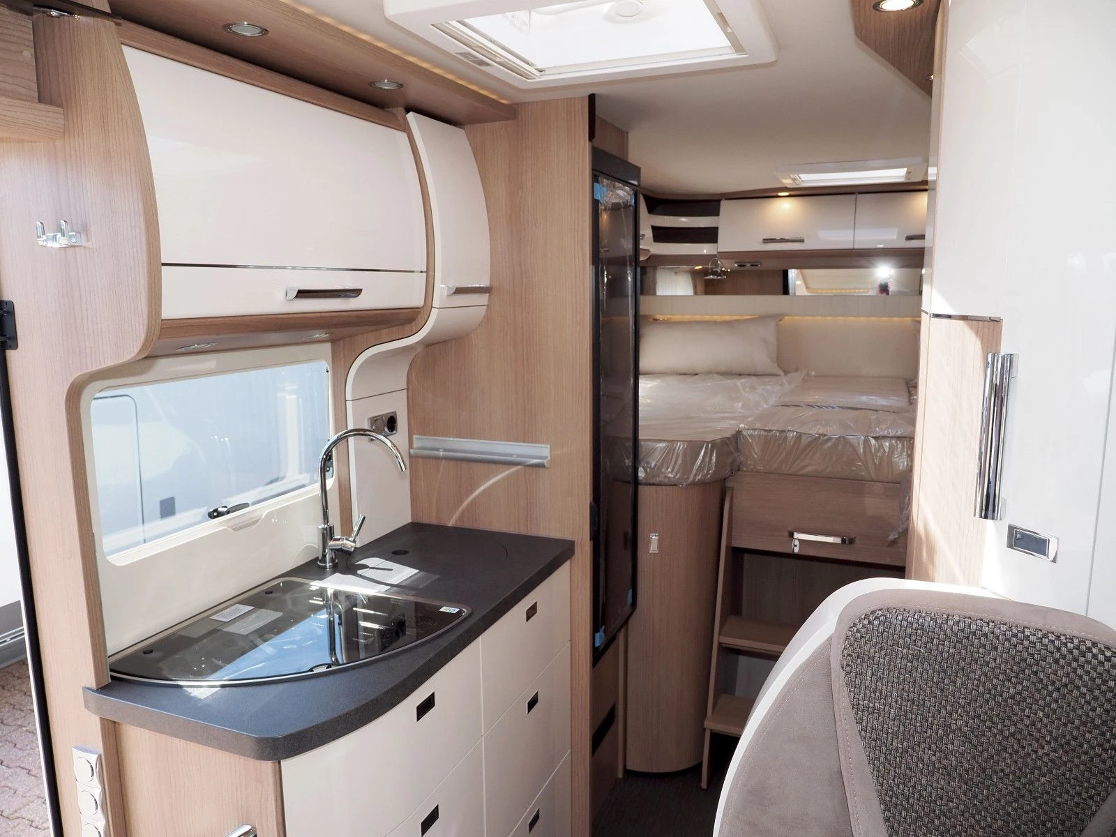 Кемпер Carthago C-tourer 143 - 25 % Mercedes - изображение 5