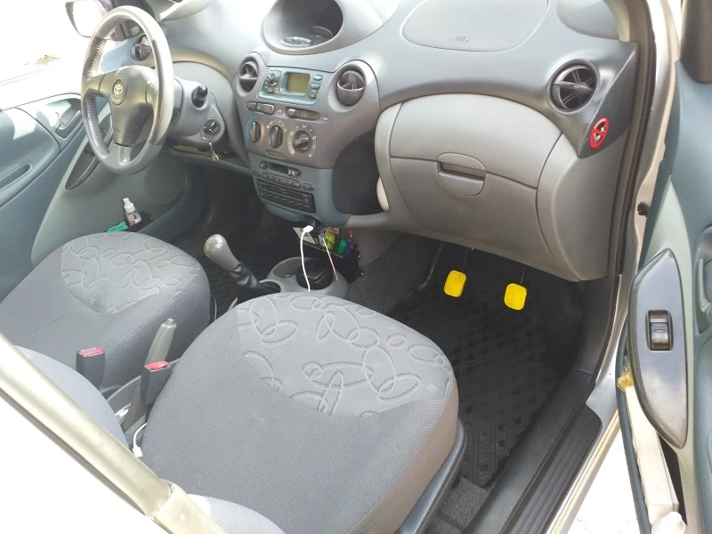 Toyota Yaris 1.4 D-4D, снимка 14 - Автомобили и джипове - 43140065