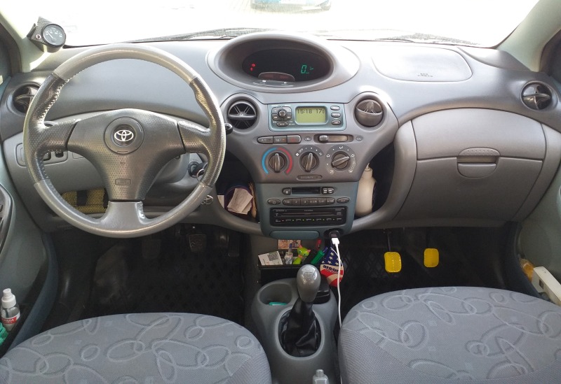 Toyota Yaris 1.4 D-4D, снимка 10 - Автомобили и джипове - 43140065