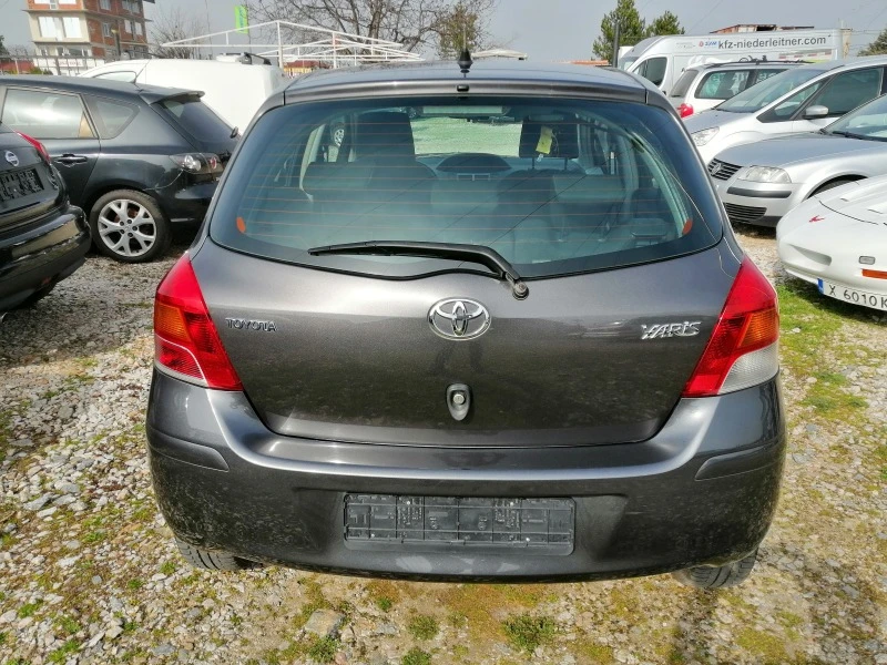 Toyota Yaris 1.0, снимка 5 - Автомобили и джипове - 44530113