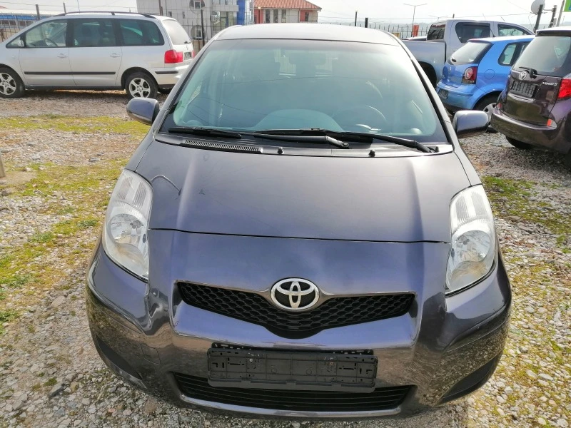 Toyota Yaris 1.0, снимка 2 - Автомобили и джипове - 44530113