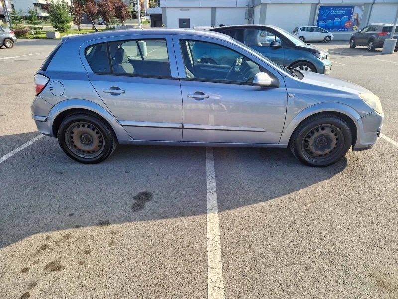 Opel Astra, снимка 2 - Автомобили и джипове - 47564666