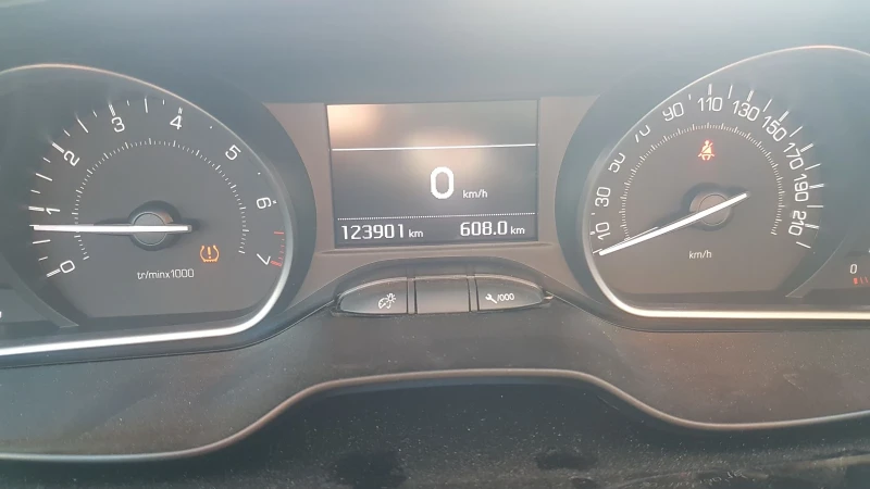 Peugeot 208 GT, снимка 5 - Автомобили и джипове - 52570115