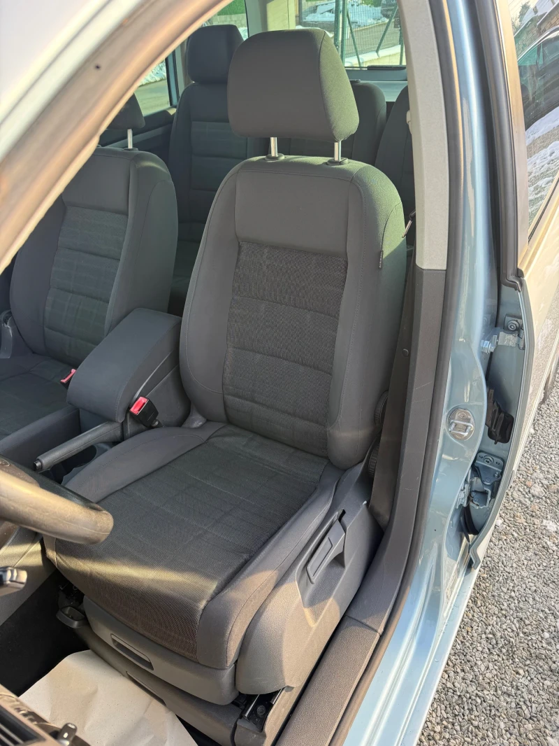 VW Touran 1.6i* 6 СКОРОСТИ* 06г* ТЕГЛИЧ, снимка 10 - Автомобили и джипове - 53365305