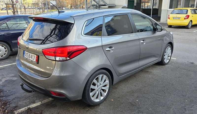 Kia Carens, снимка 4 - Автомобили и джипове - 53473538
