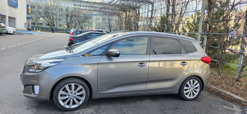 Kia Carens, снимка 2 - Автомобили и джипове - 53473538