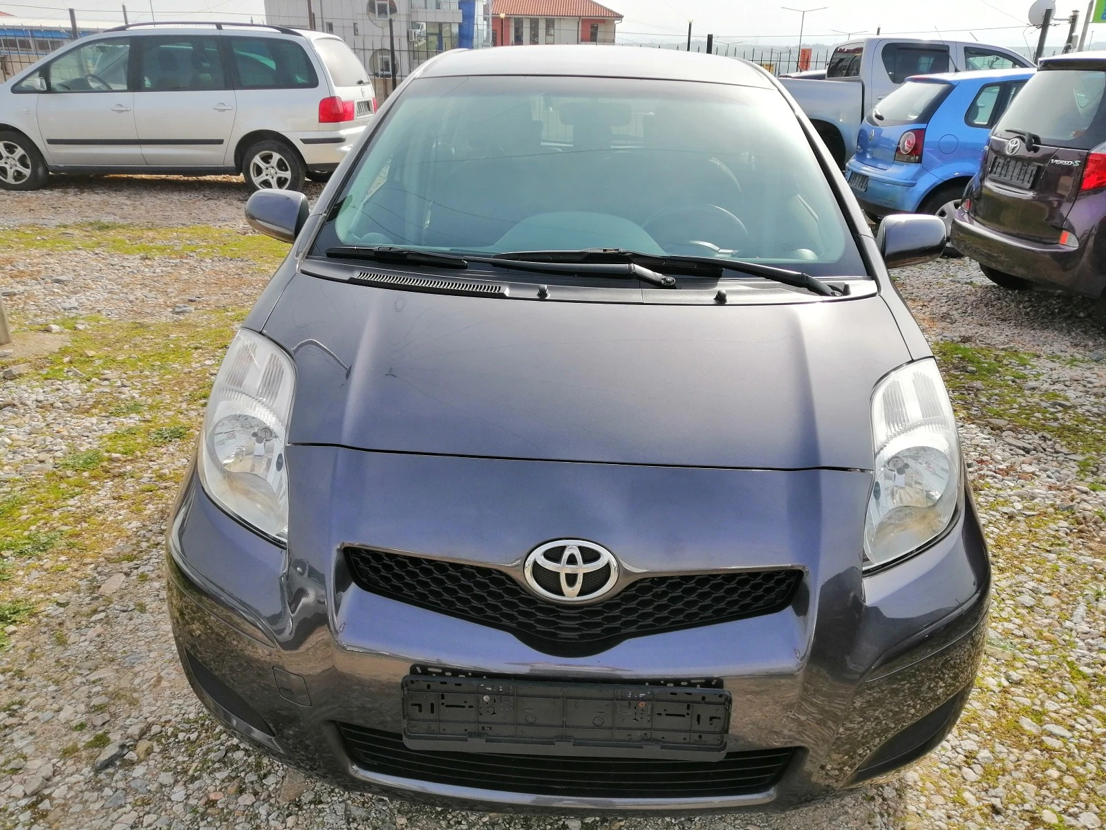 Toyota Yaris 1.0 - изображение 2