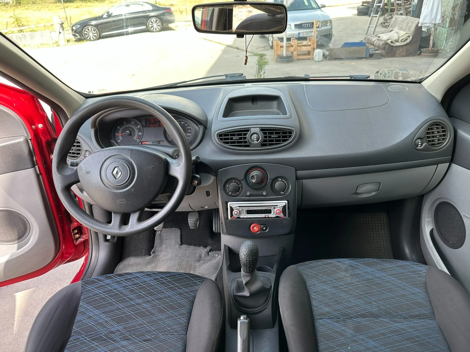 Renault Clio 1.2 16V 75кс КЛИМАТИК - изображение 9