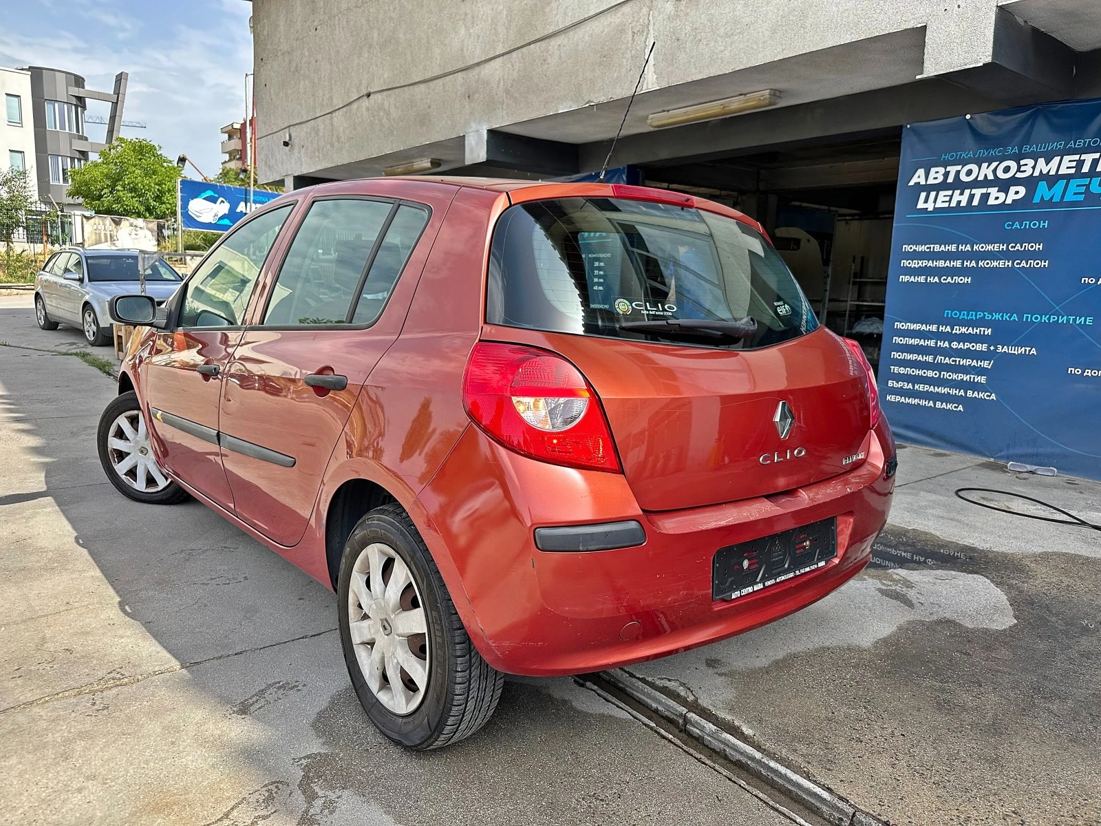 Renault Clio 1.2 16V 75кс КЛИМАТИК - изображение 4