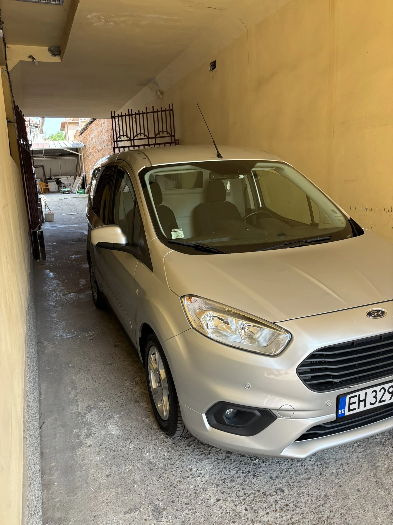 Ford Courier  - изображение 2