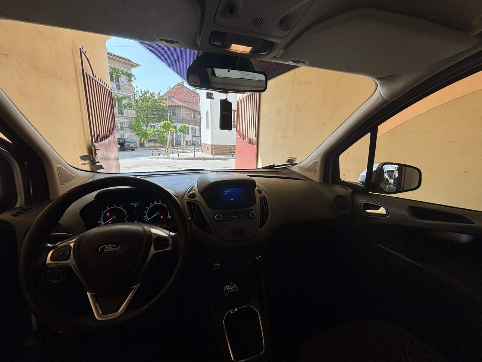 Ford Courier  - изображение 10