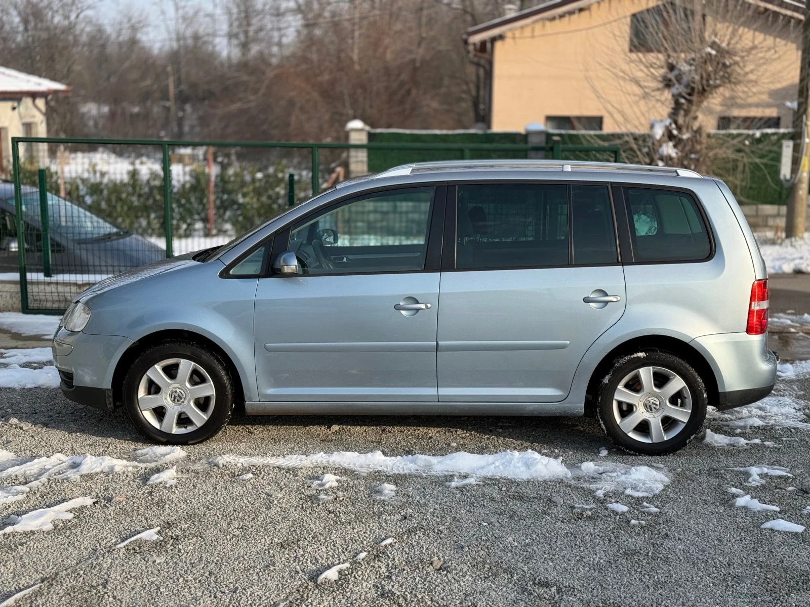 VW Touran 1.6i* 6 СКОРОСТИ* 06г* ТЕГЛИЧ - изображение 3