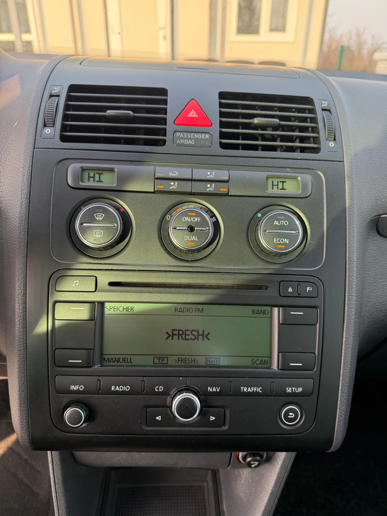 VW Touran 1.6i* 6 СКОРОСТИ* 06г* ТЕГЛИЧ - изображение 9