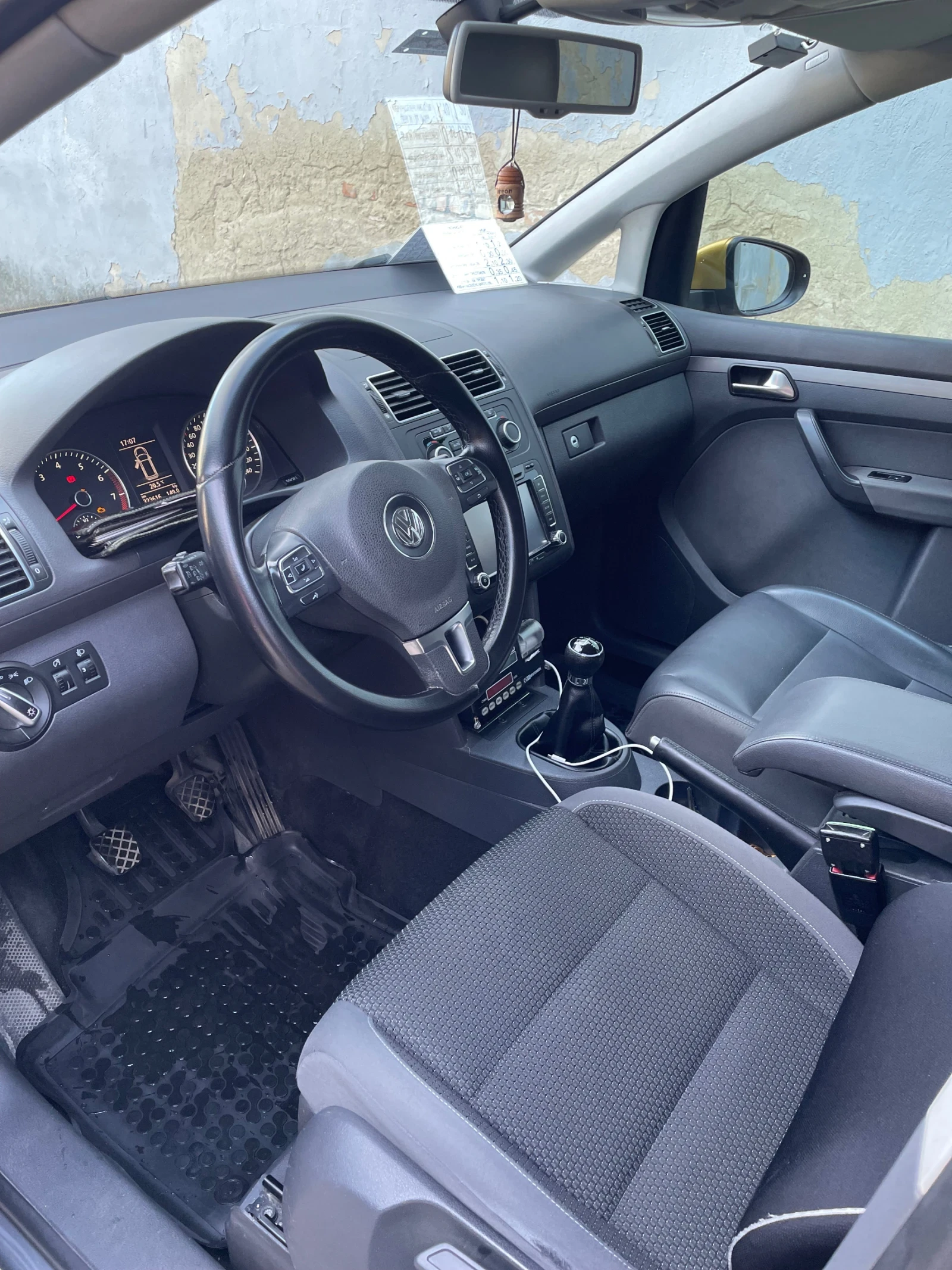 VW Touran, снимка 4 - Автомобили и джипове - 53817054