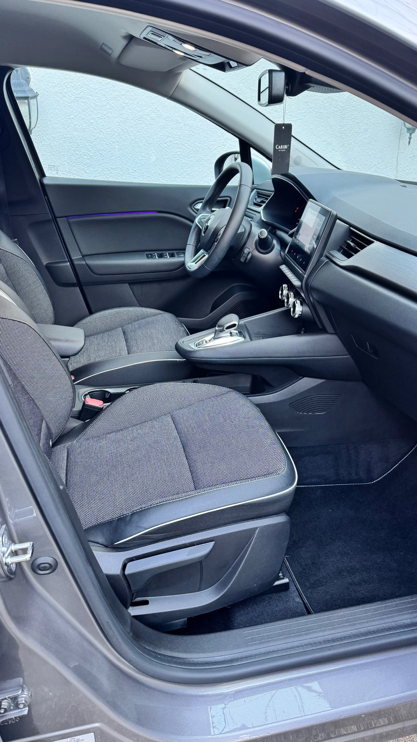 Renault Captur 1.6 E-Tech PLUG-IN HYBRID, снимка 11 - Автомобили и джипове - 54038013