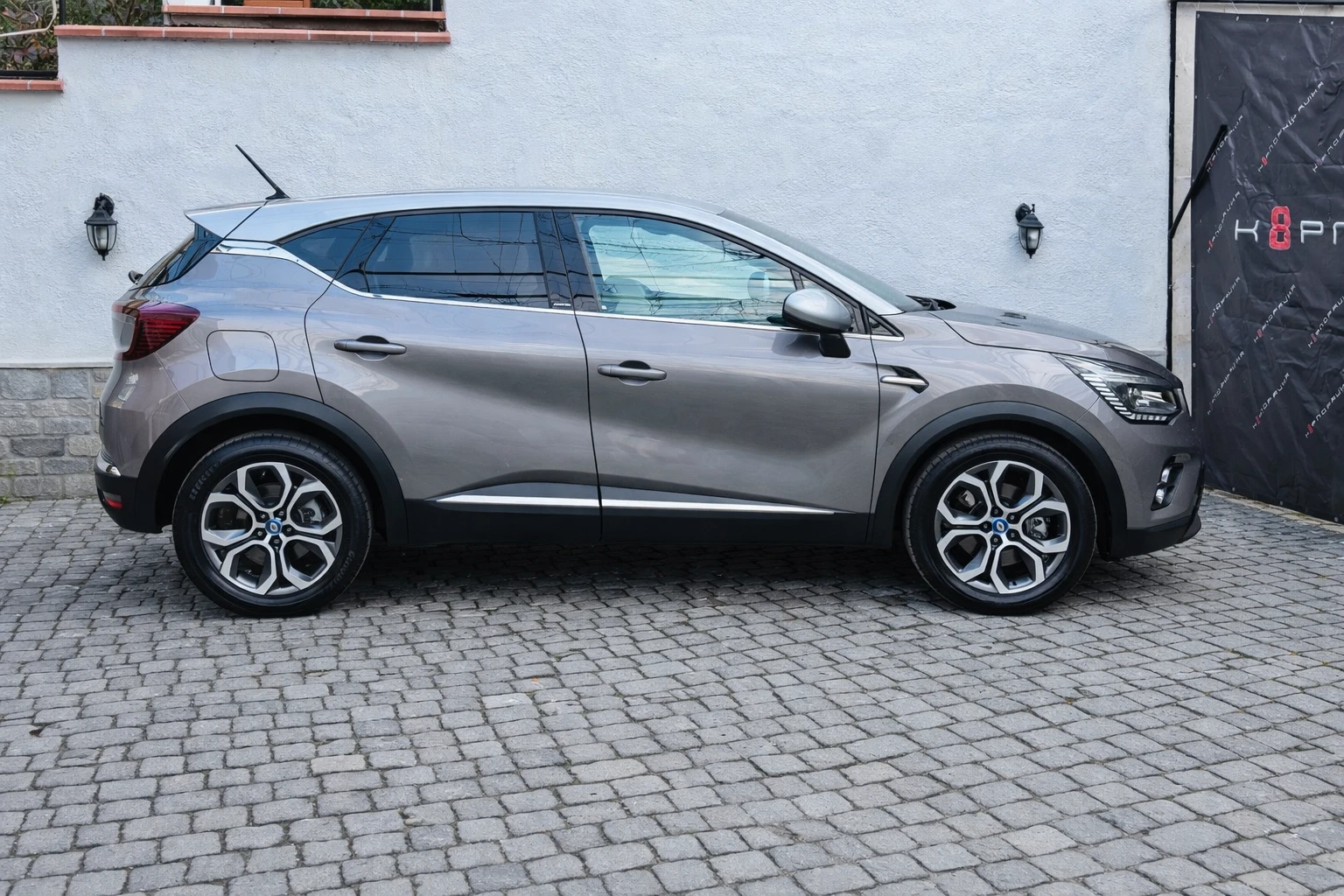Renault Captur 1.6 E-Tech PLUG-IN HYBRID, снимка 7 - Автомобили и джипове - 54038013