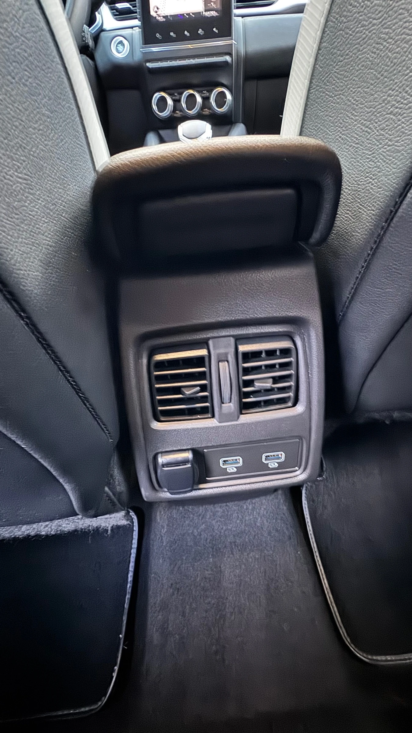 Renault Captur 1.6 E-Tech PLUG-IN HYBRID, снимка 13 - Автомобили и джипове - 54038013