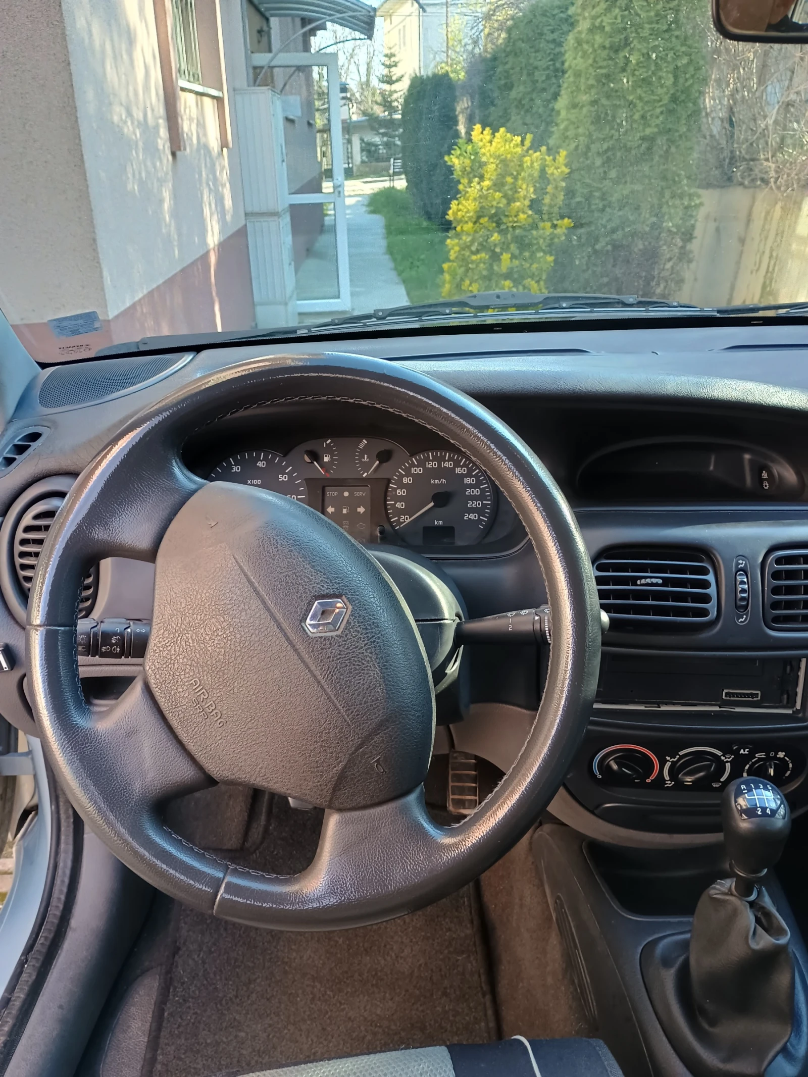 Renault Megane Grandtour I / Газ/Бензин, снимка 5 - Автомобили и джипове - 54245588