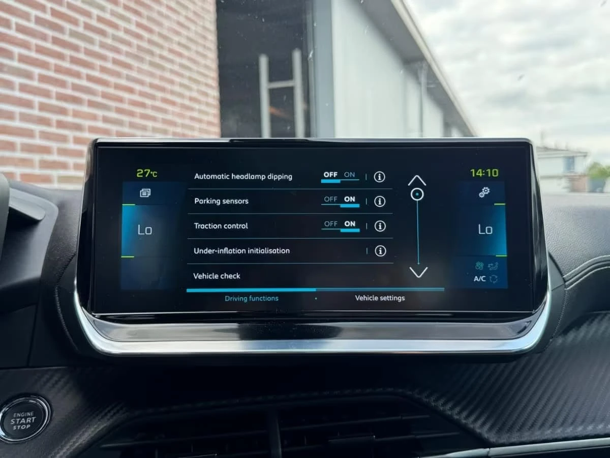 Peugeot 2008 Electric GT-PACK 50KW 90% SOH, снимка 10 - Автомобили и джипове - 55296911