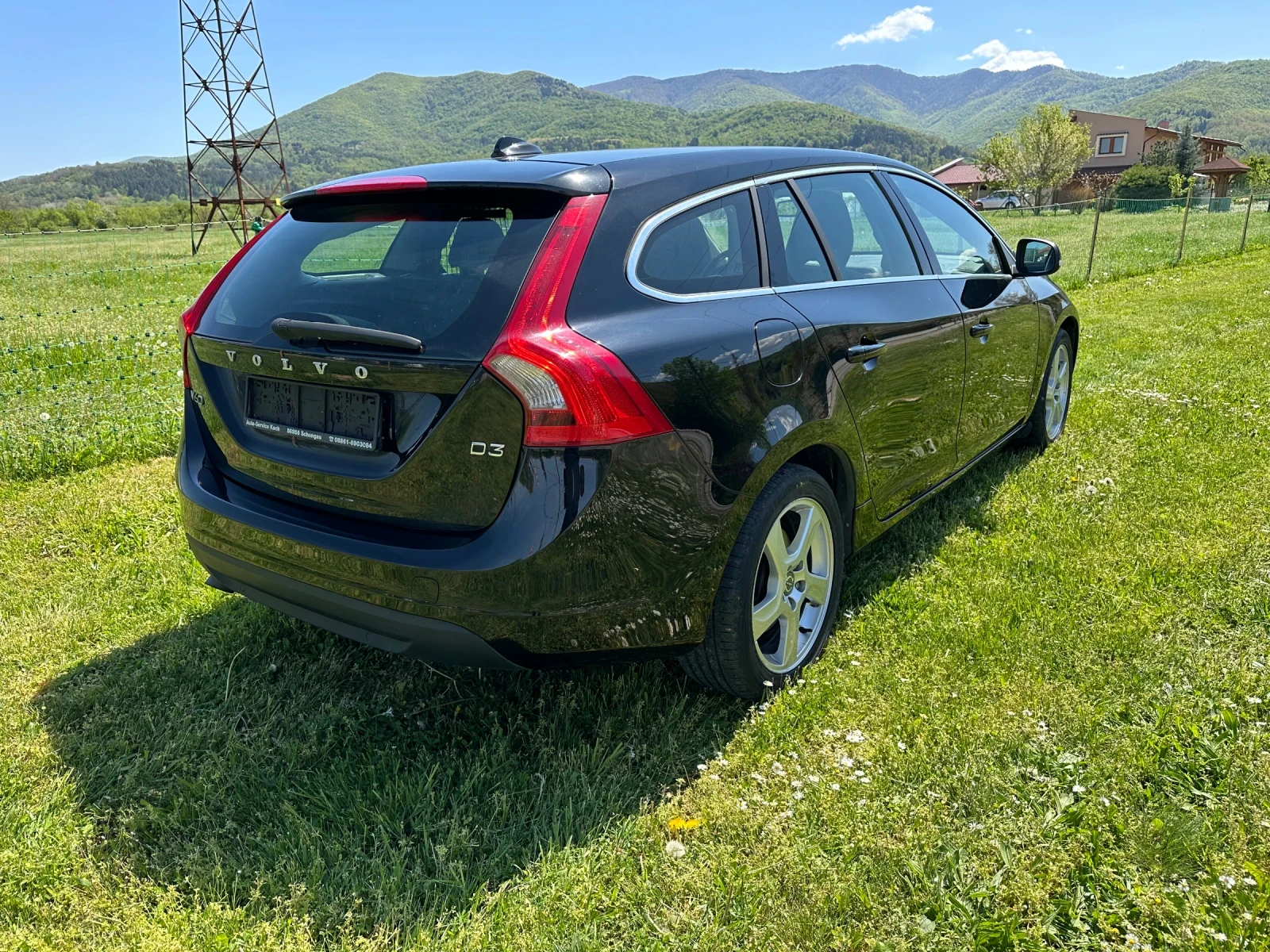 Volvo V60 2.0D D3 R/DESGIN , снимка 3 - Автомобили и джипове - 54360159