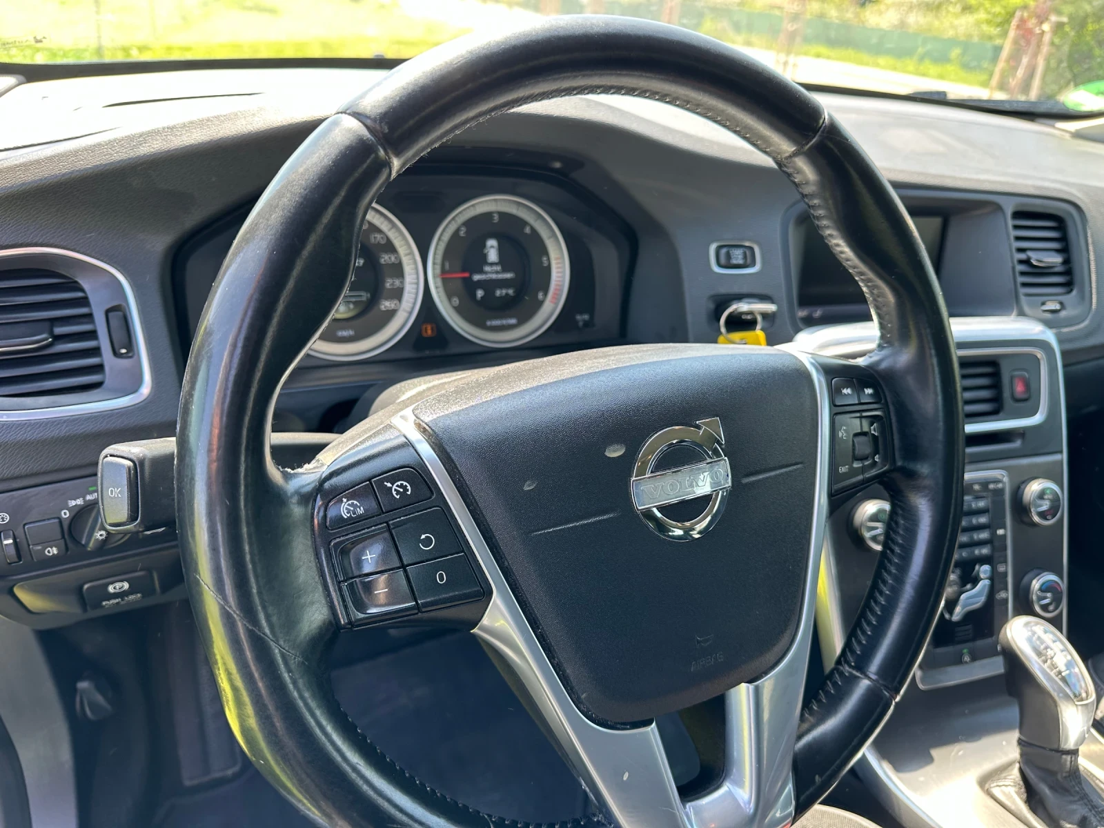 Volvo V60 2.0D D3 R/DESGIN , снимка 8 - Автомобили и джипове - 54360159