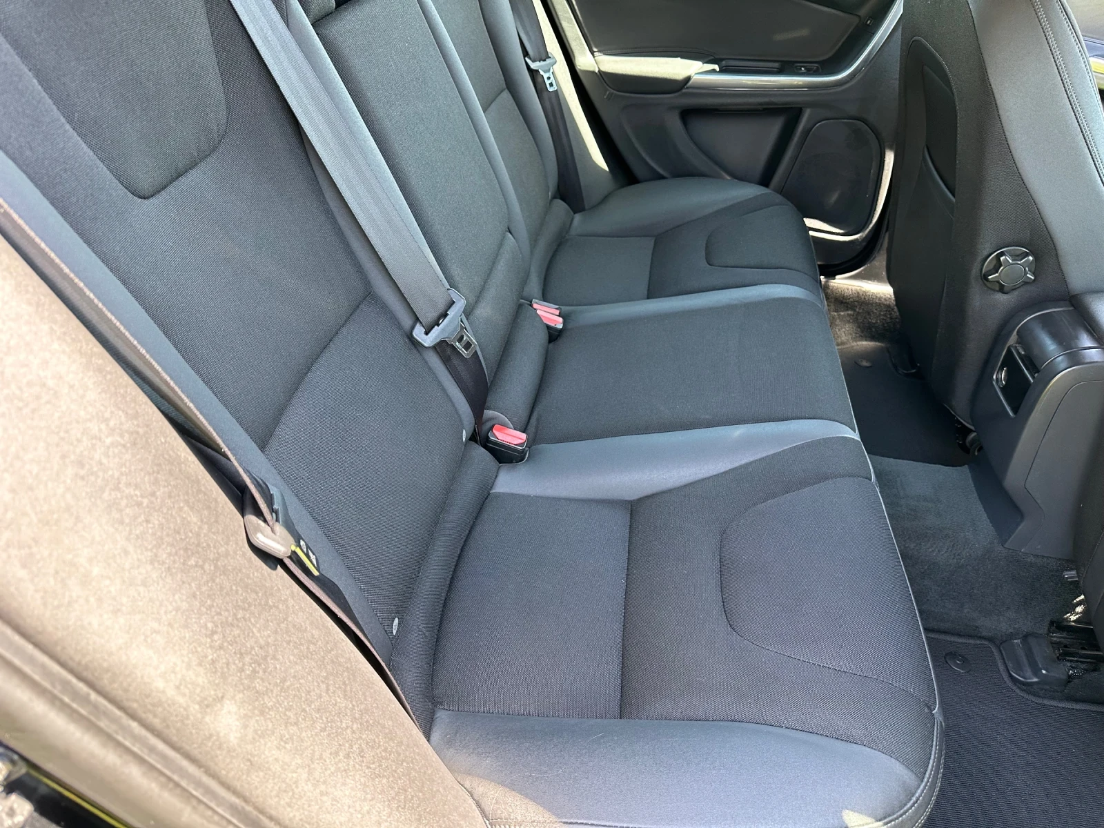 Volvo V60 2.0D D3 R/DESGIN , снимка 16 - Автомобили и джипове - 54360159