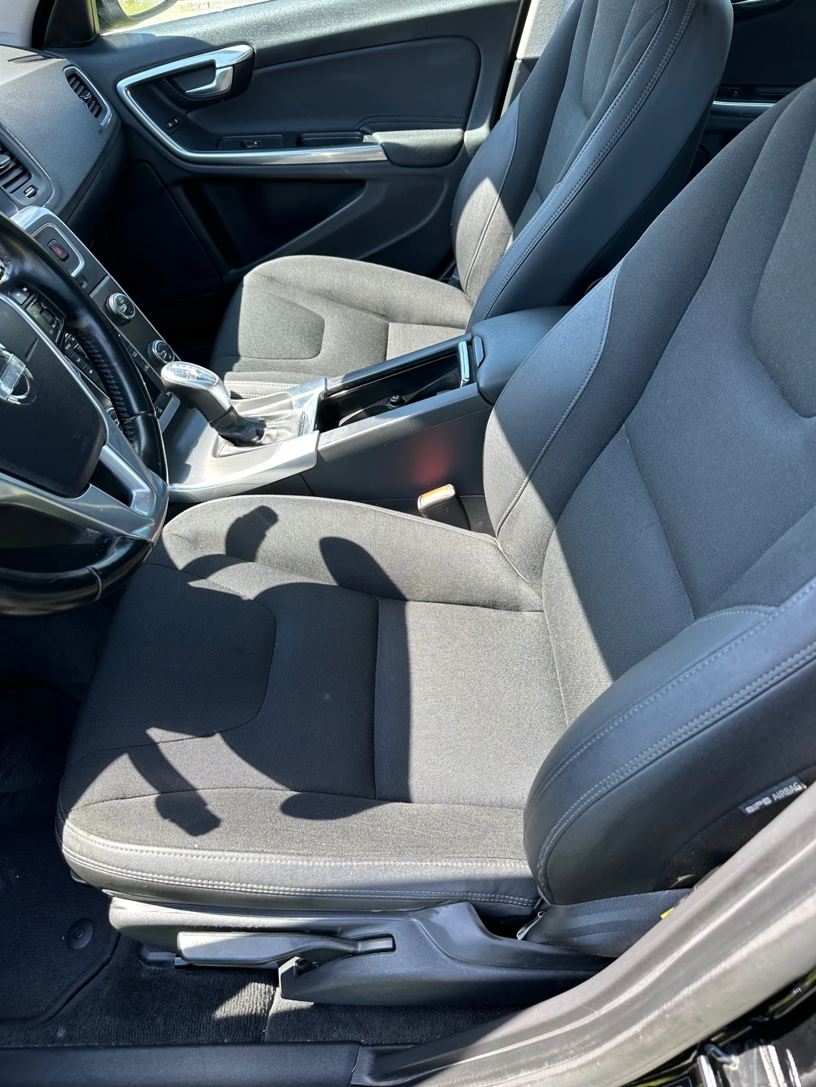 Volvo V60 2.0D D3 R/DESGIN , снимка 9 - Автомобили и джипове - 54360159