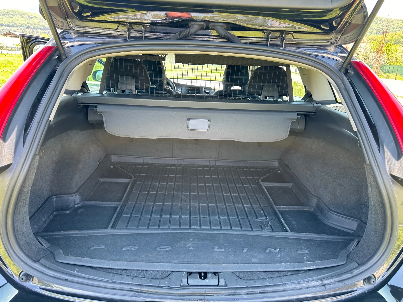 Volvo V60 2.0D D3 R/DESGIN , снимка 13 - Автомобили и джипове - 54360159