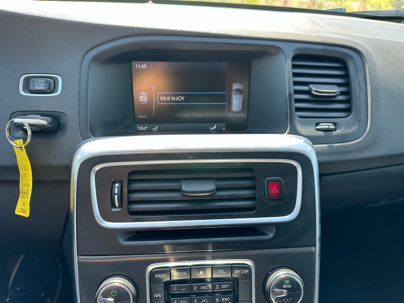 Volvo V60 2.0D D3 R/DESGIN , снимка 11 - Автомобили и джипове - 54360159