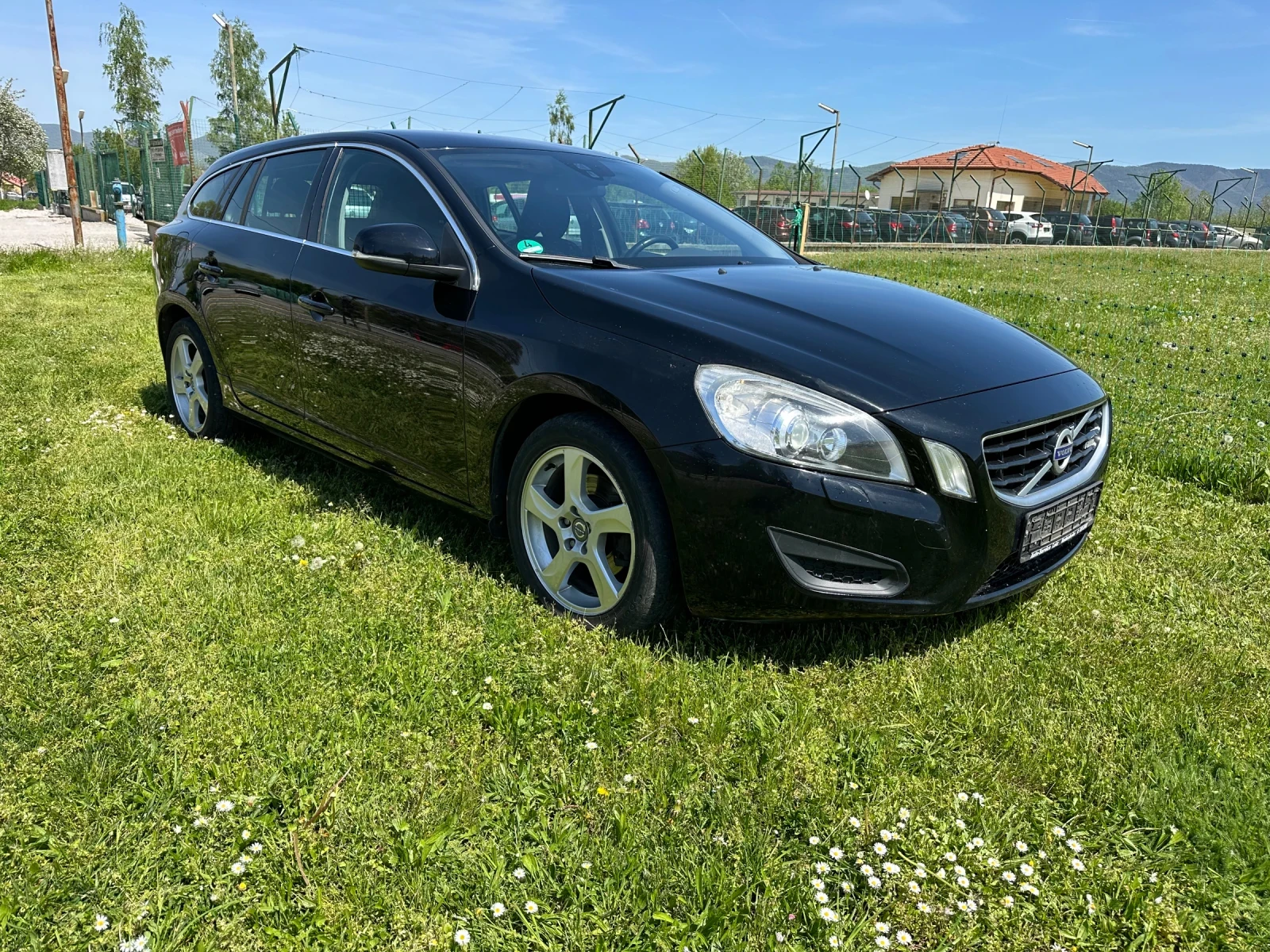 Volvo V60 2.0D D3 R/DESGIN , снимка 2 - Автомобили и джипове - 54360159