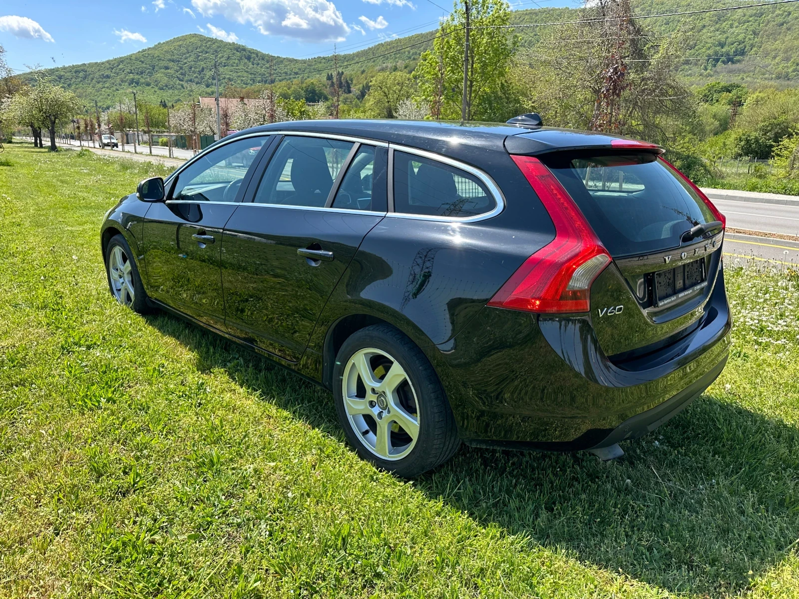 Volvo V60 2.0D D3 R/DESGIN , снимка 5 - Автомобили и джипове - 54360159