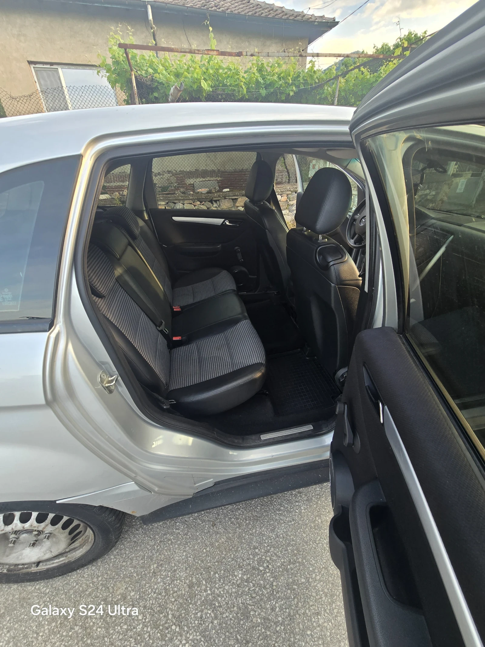 Mercedes-Benz B 180, снимка 5 - Автомобили и джипове - 54778023