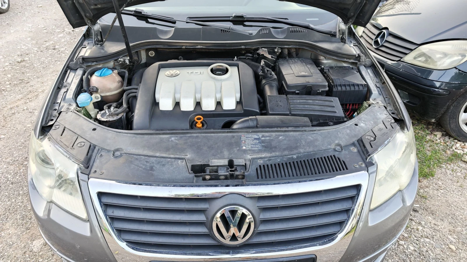 VW Passat 1.9tdi, снимка 11 - Автомобили и джипове - 54840178