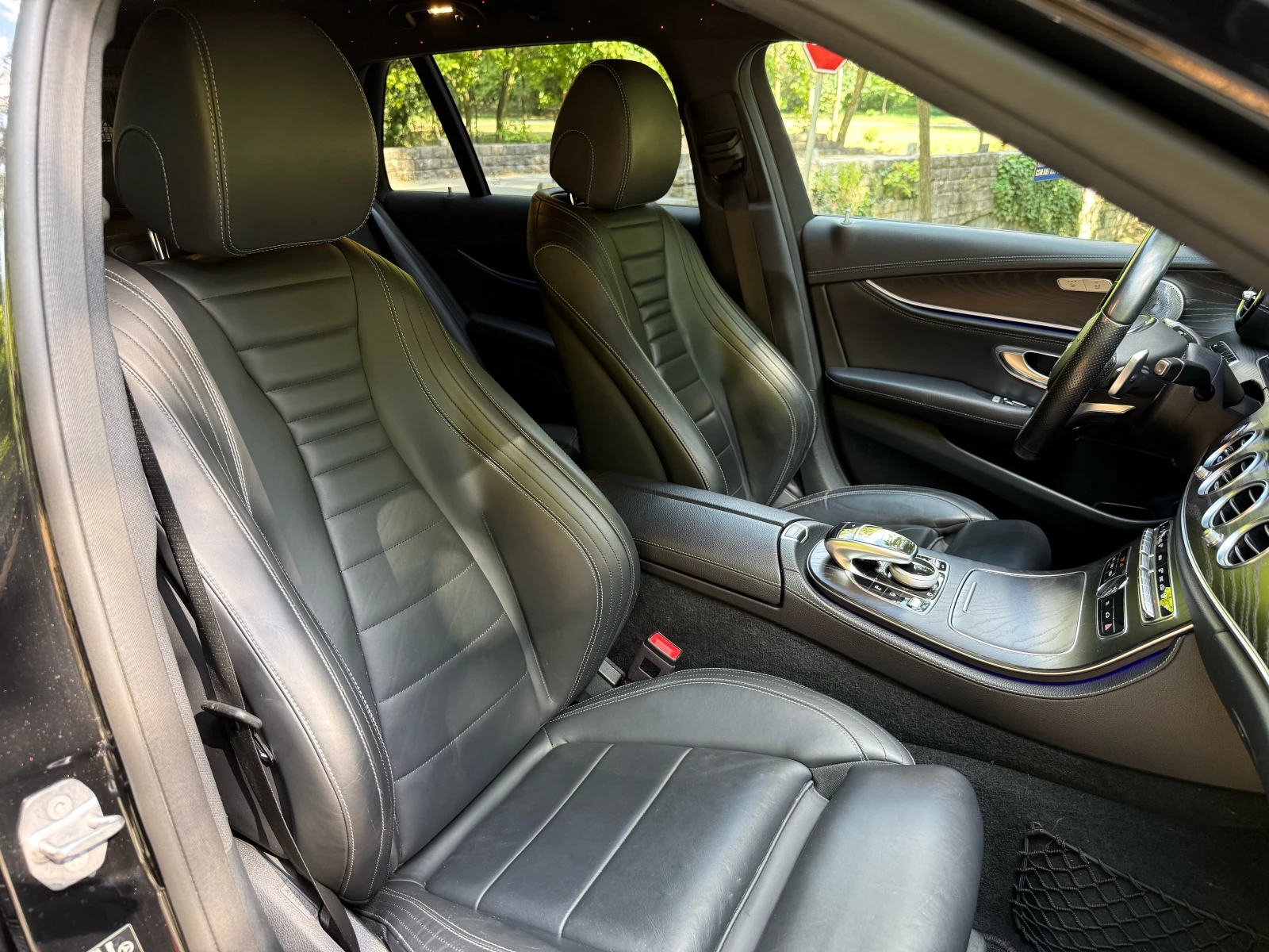 Mercedes-Benz E 220 4MATIC* AMG-LINE* MULTIBEAM LED* DIST* 9G* FULL, снимка 10 - Автомобили и джипове - 55529792