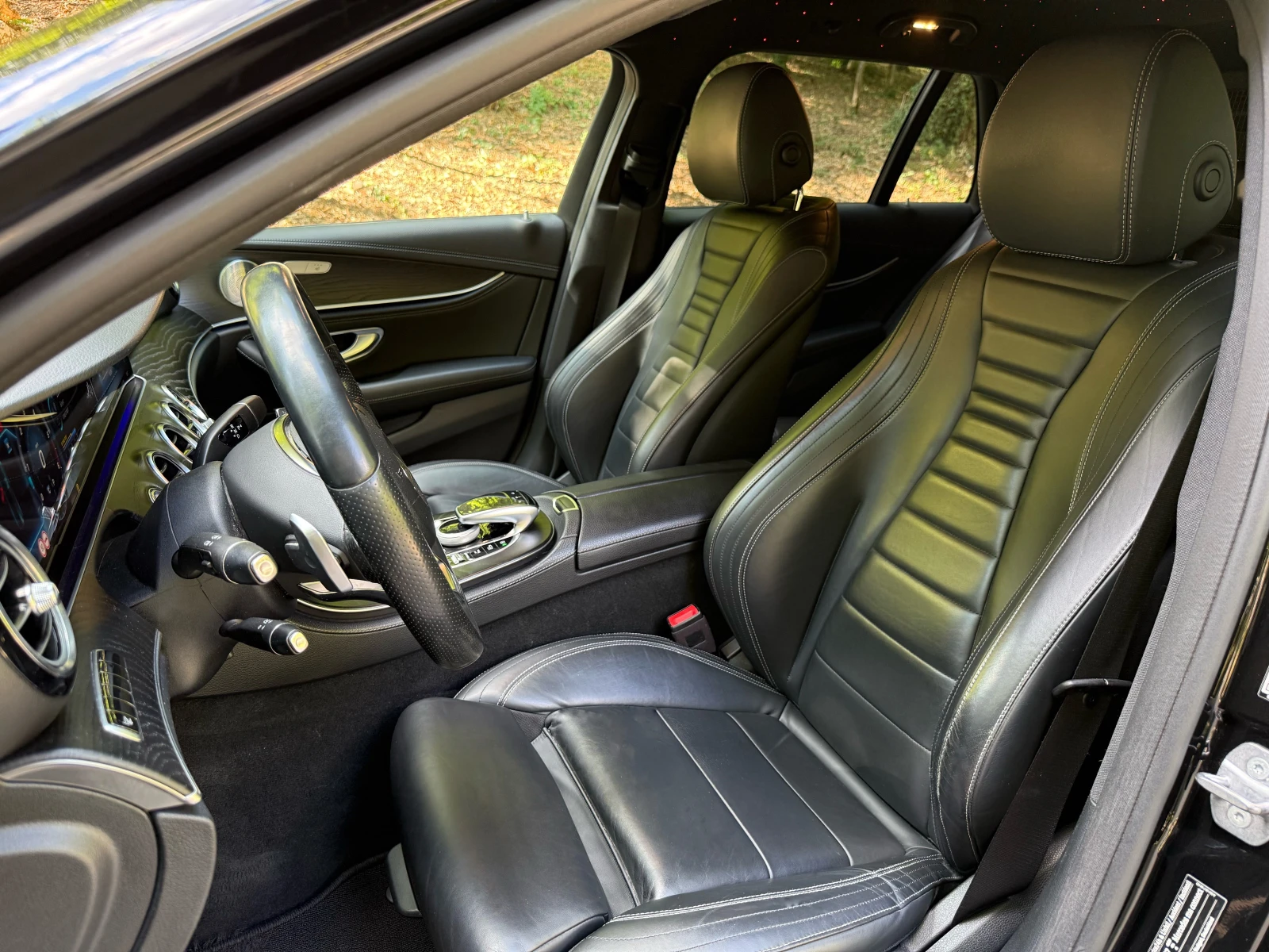 Mercedes-Benz E 220 4MATIC* AMG-LINE* MULTIBEAM LED* DIST* 9G* FULL, снимка 9 - Автомобили и джипове - 55529792