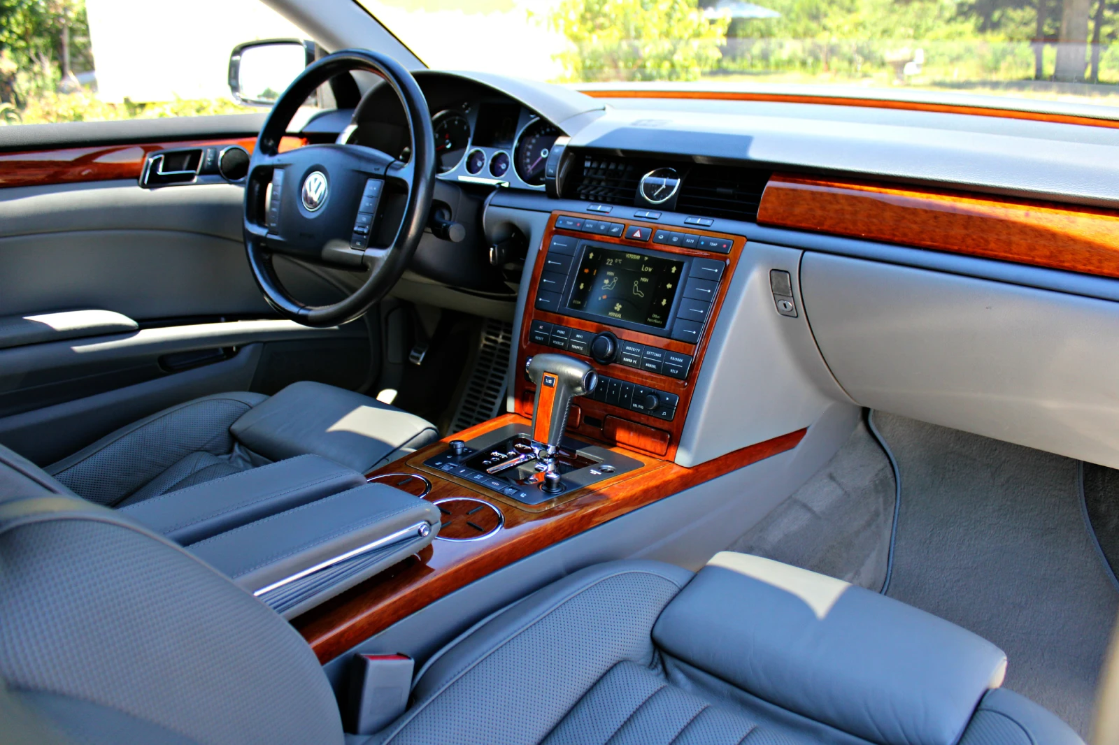 VW Phaeton 4.2 V8 Long EXCLUSIVE 4motion, снимка 12 - Автомобили и джипове - 55693782