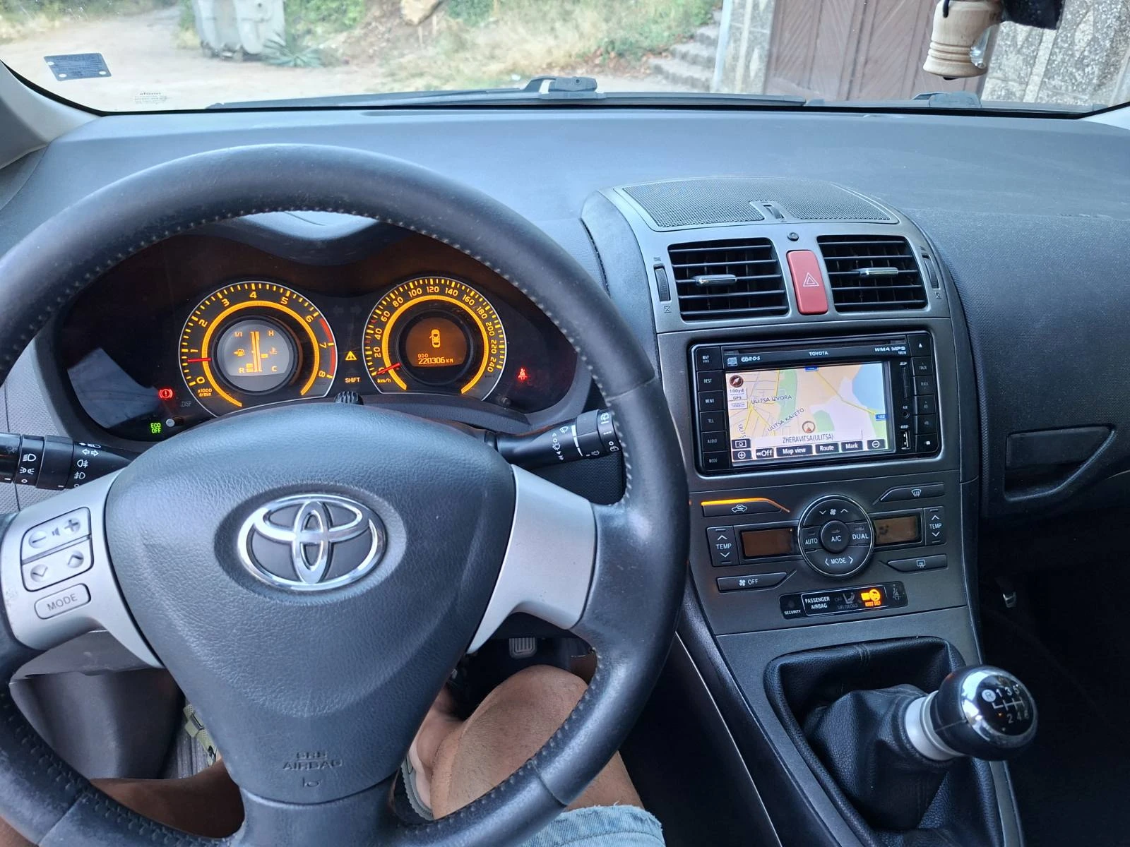 Toyota Auris, снимка 7 - Автомобили и джипове - 55950619