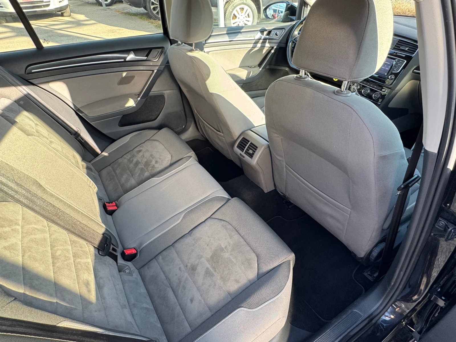 VW Golf 2, 0TDI 150k.c DSG, снимка 10 - Автомобили и джипове - 56437654