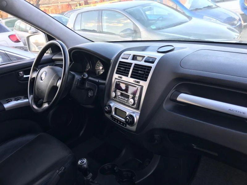 Kia Sportage 2.0i-4x4-Бензин , снимка 15 - Автомобили и джипове - 47989089