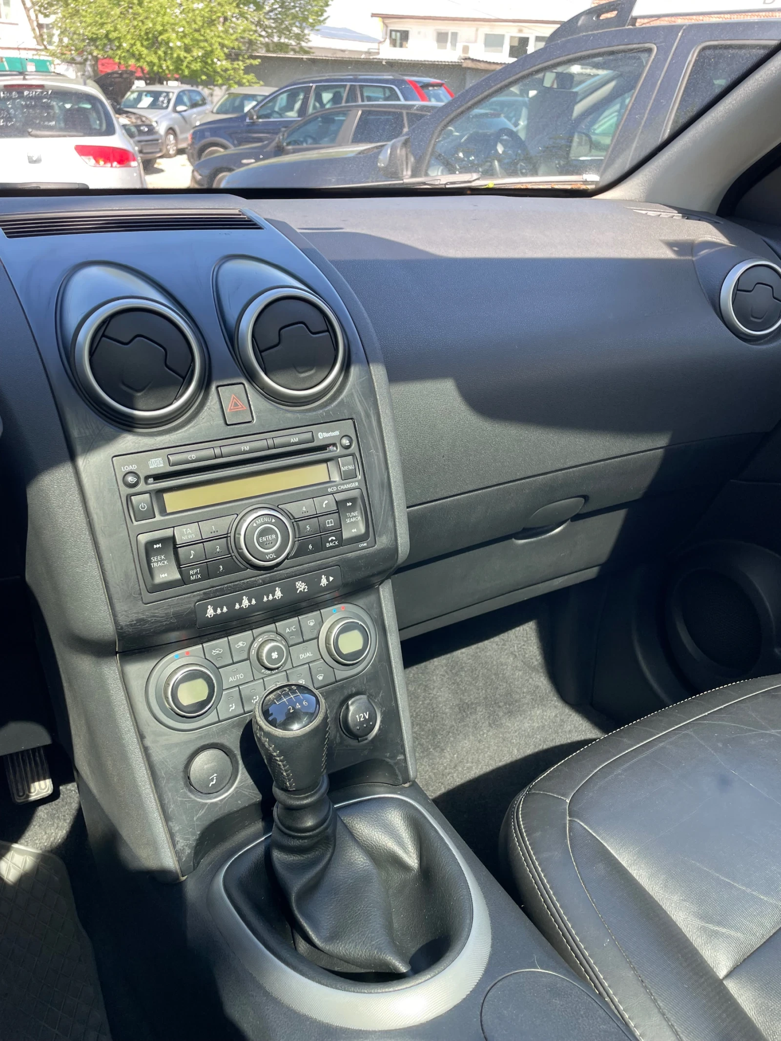 Nissan Qashqai ПАНОРАМА, КОЖА, ПОДГРЕВИ, 1.5dci ОБСЛУЖЕН - изображение 10