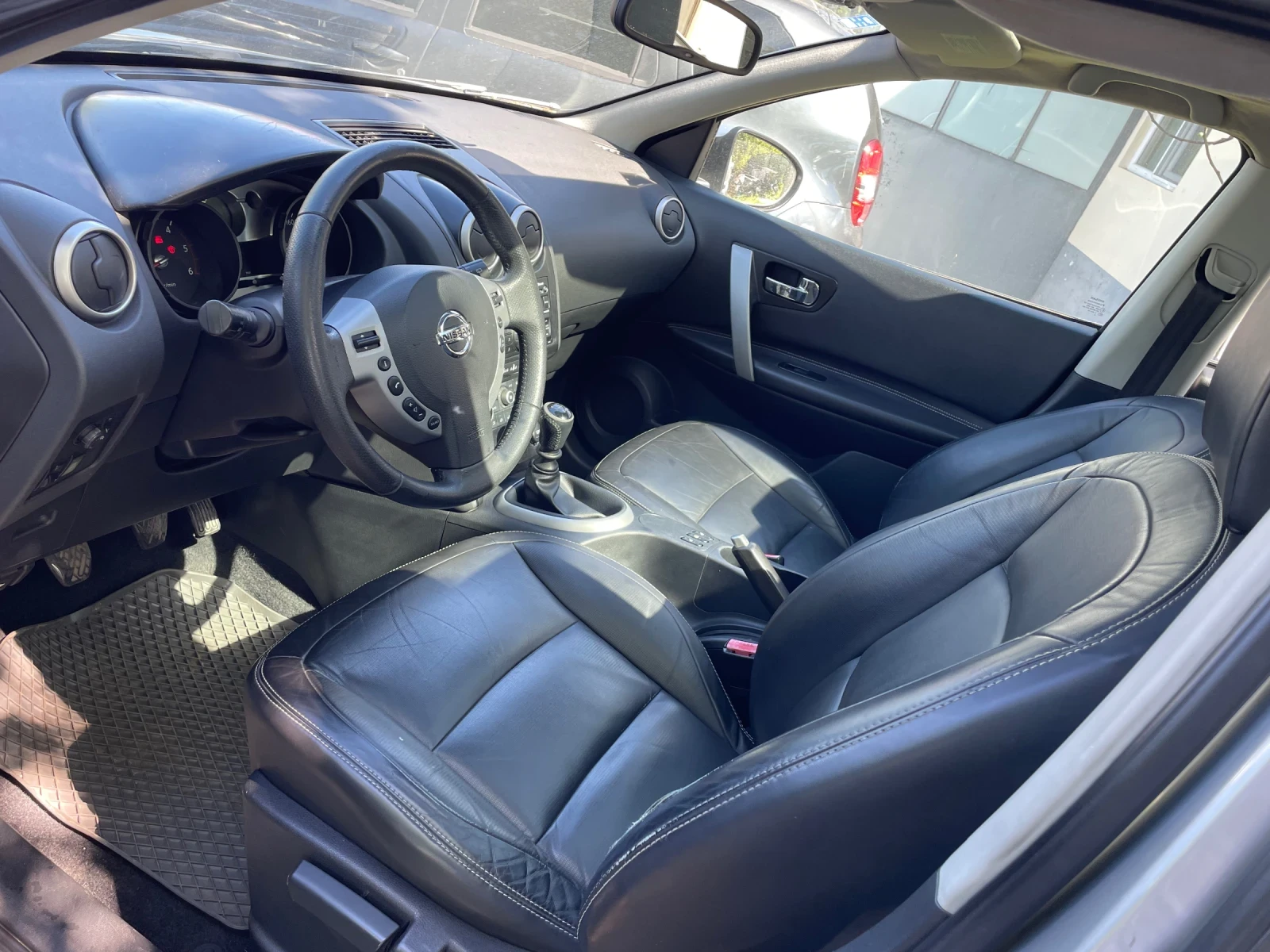 Nissan Qashqai ПАНОРАМА, КОЖА, ПОДГРЕВИ, 1.5dci ОБСЛУЖЕН - изображение 6