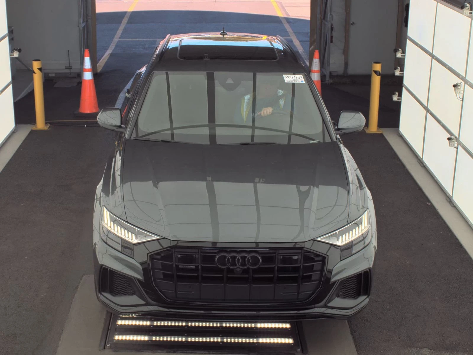 Audi Q8 MATRIX* BLACK OPTIC* DISTRONIK* PANO* B&O* KEYLESS - изображение 2