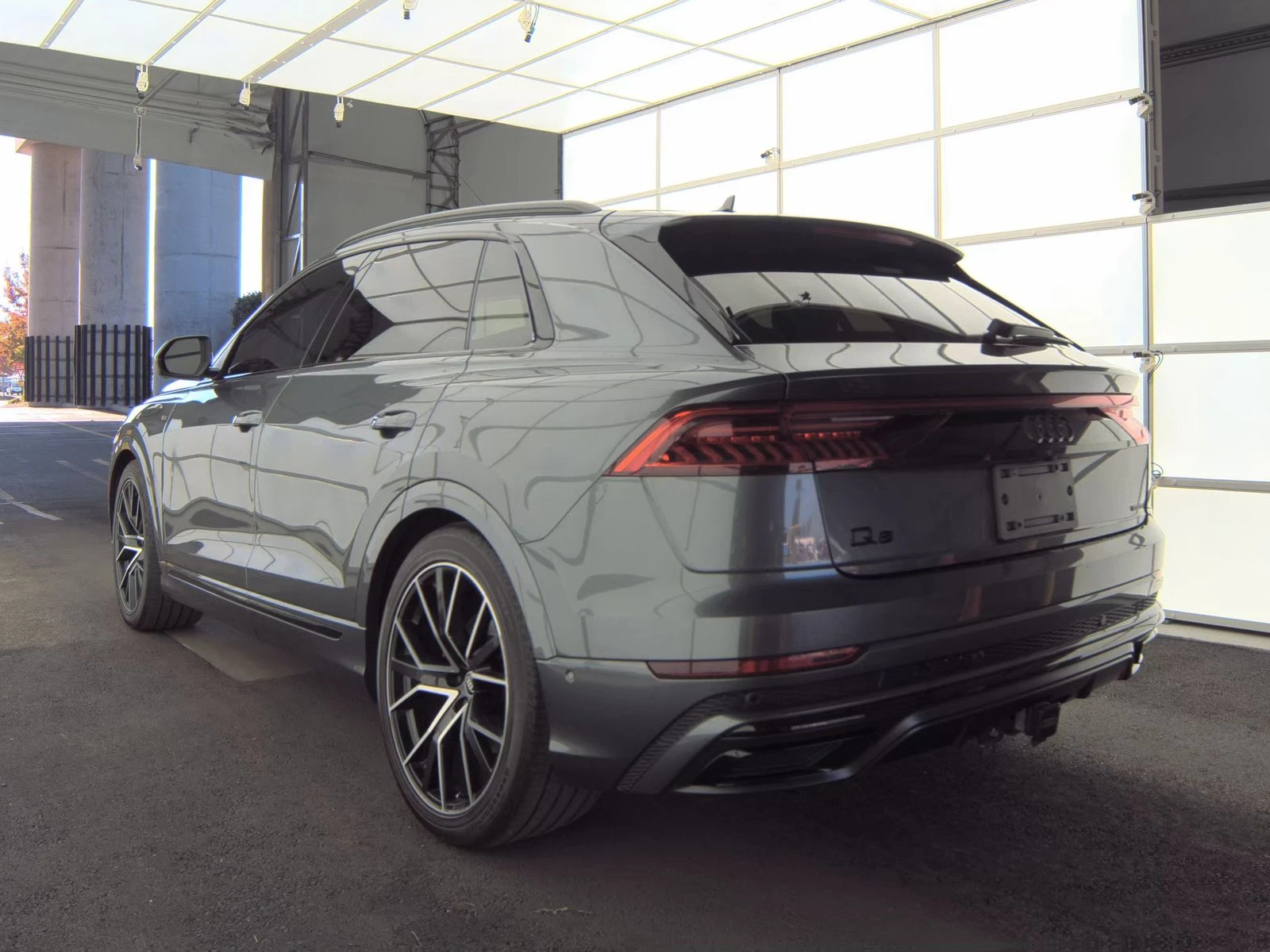 Audi Q8 MATRIX* BLACK OPTIC* DISTRONIK* PANO* B&O* KEYLESS - изображение 4