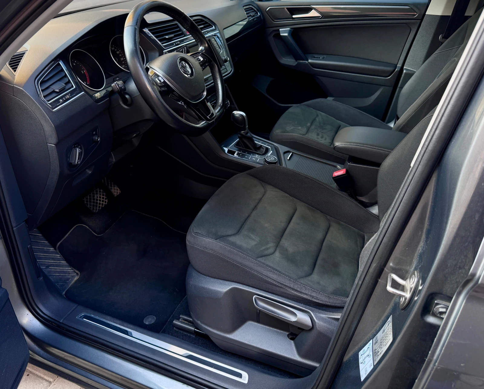 VW Tiguan 2.0 TDI Highline 4 Motion 190 HP Реални Км, снимка 9 - Автомобили и джипове - 53725002