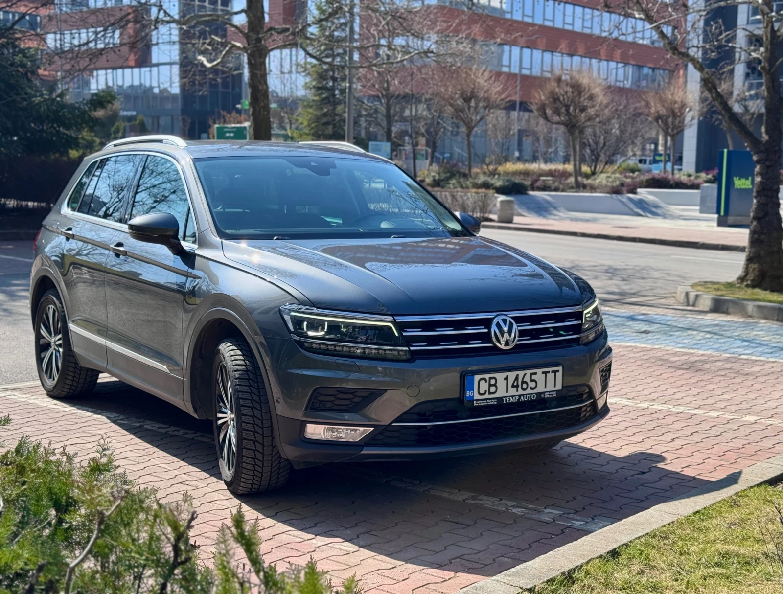 VW Tiguan 2.0 TDI Highline 4 Motion 190 HP Реални Км, снимка 4 - Автомобили и джипове - 53725002