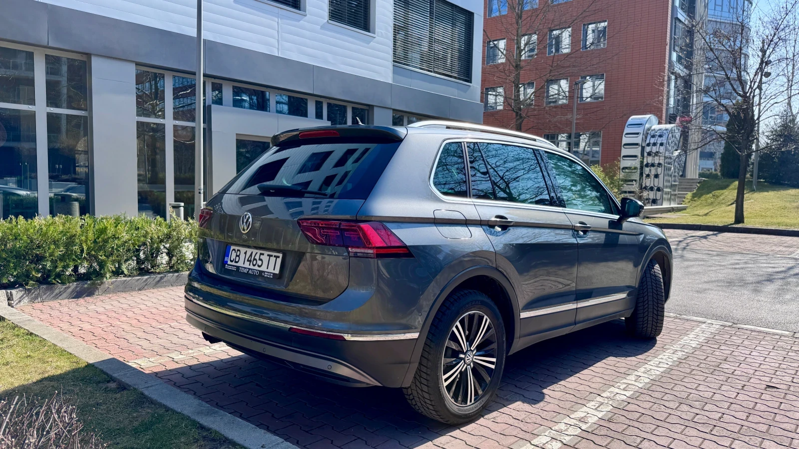 VW Tiguan 2.0 TDI Highline 4 Motion 190 HP Реални Км, снимка 5 - Автомобили и джипове - 53725002