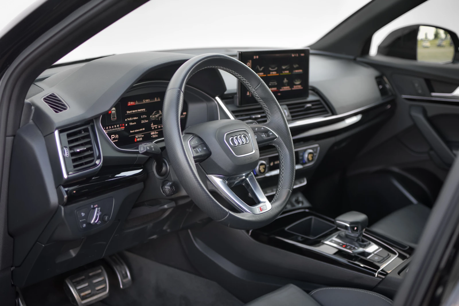 Audi Q5 Audi Q5 Sportback - S-line - Panorama  - 45 , снимка 10 - Автомобили и джипове - 54566730
