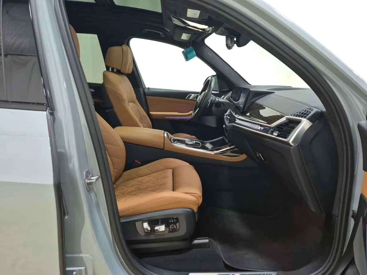BMW X7 xDrive40i M SPORT/ПАНОРАМА/ДИСТРОНИК/360, снимка 7 - Автомобили и джипове - 55239515