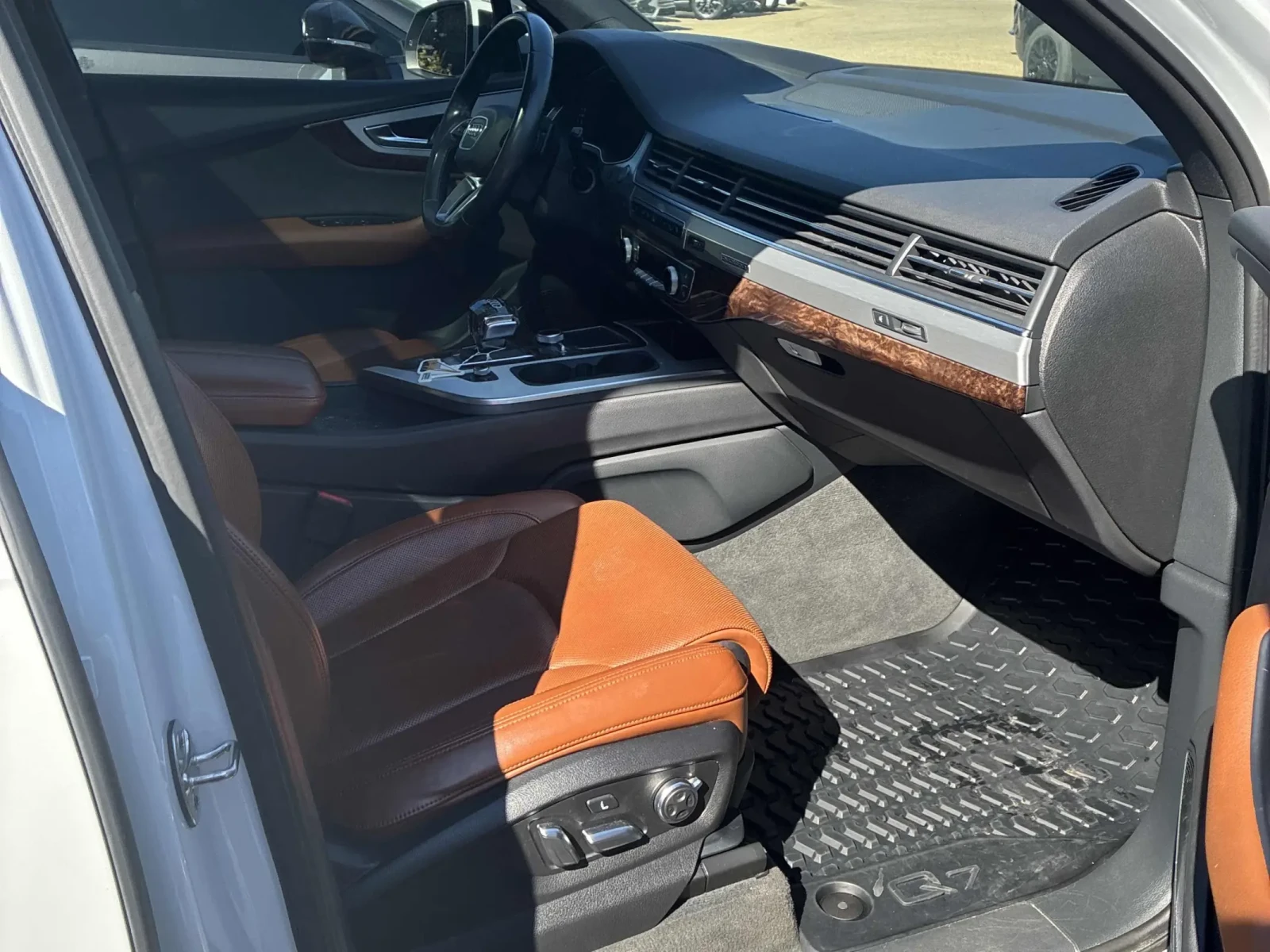 Audi Q7 3.0T QUATTRO* ОБДУХ* ПОДГРЕВ* 360* ПАНО* , снимка 12 - Автомобили и джипове - 55741504