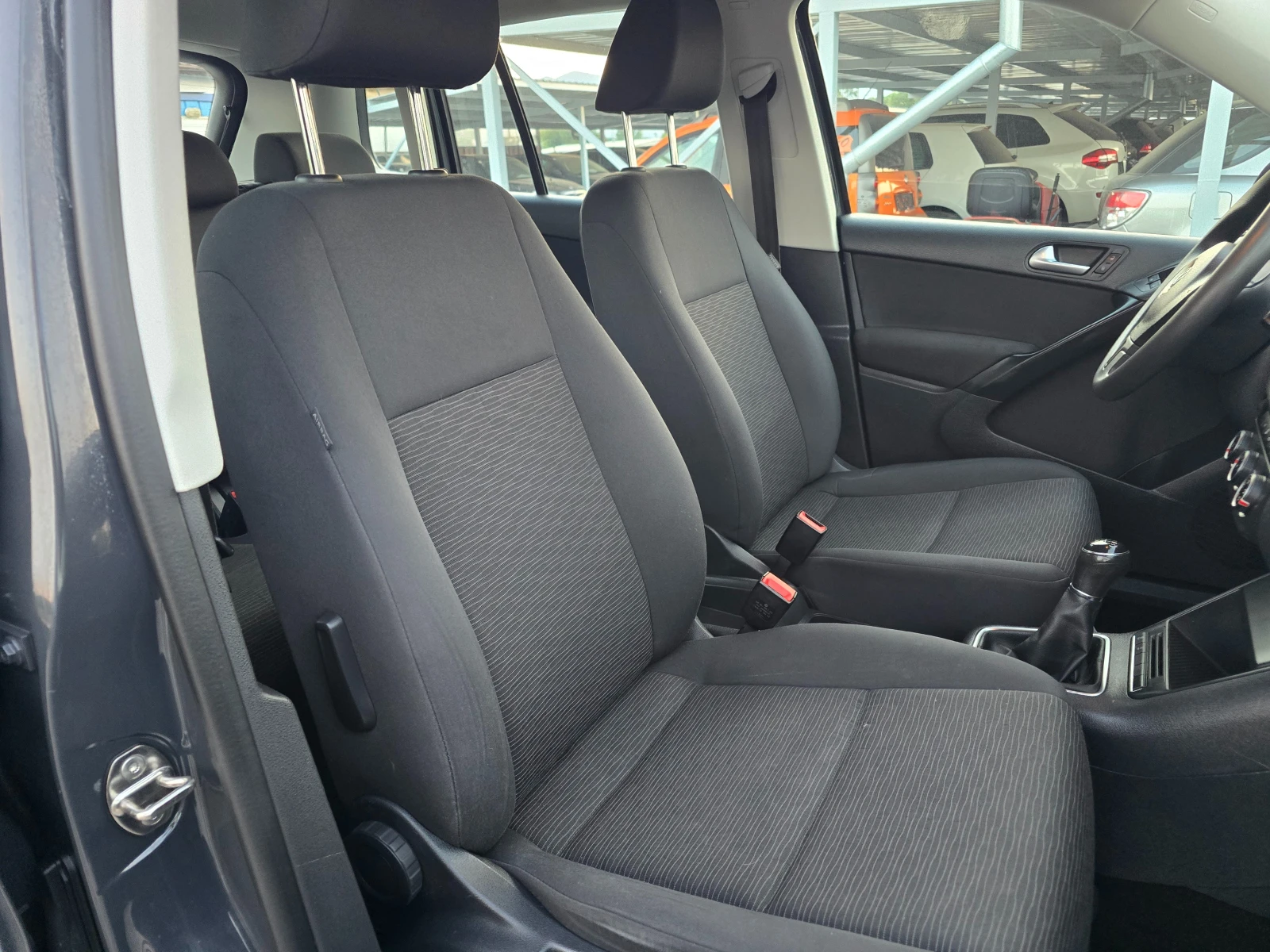 VW Tiguan 2.0 TDI BLUEMOTION !! ЕВРО 6 !! МЕДИЯ !!!, снимка 10 - Автомобили и джипове - 55767734